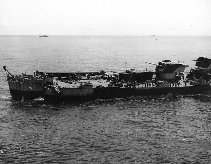 台湾沖航空戦：艦尾が大破したヒューストン