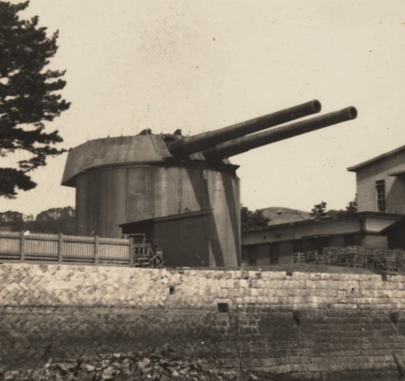 戦艦陸奥の主砲（45口径41cm連装砲）4番砲塔／1947年：江田島