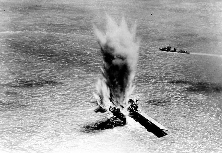 ミッドウェー海戦：伊168が空母ヨークタウンを撃沈
