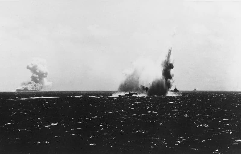 日本海軍の潜水艦『伊19』が空母『ワスプ』と駆逐艦『オブライエン』を撃沈